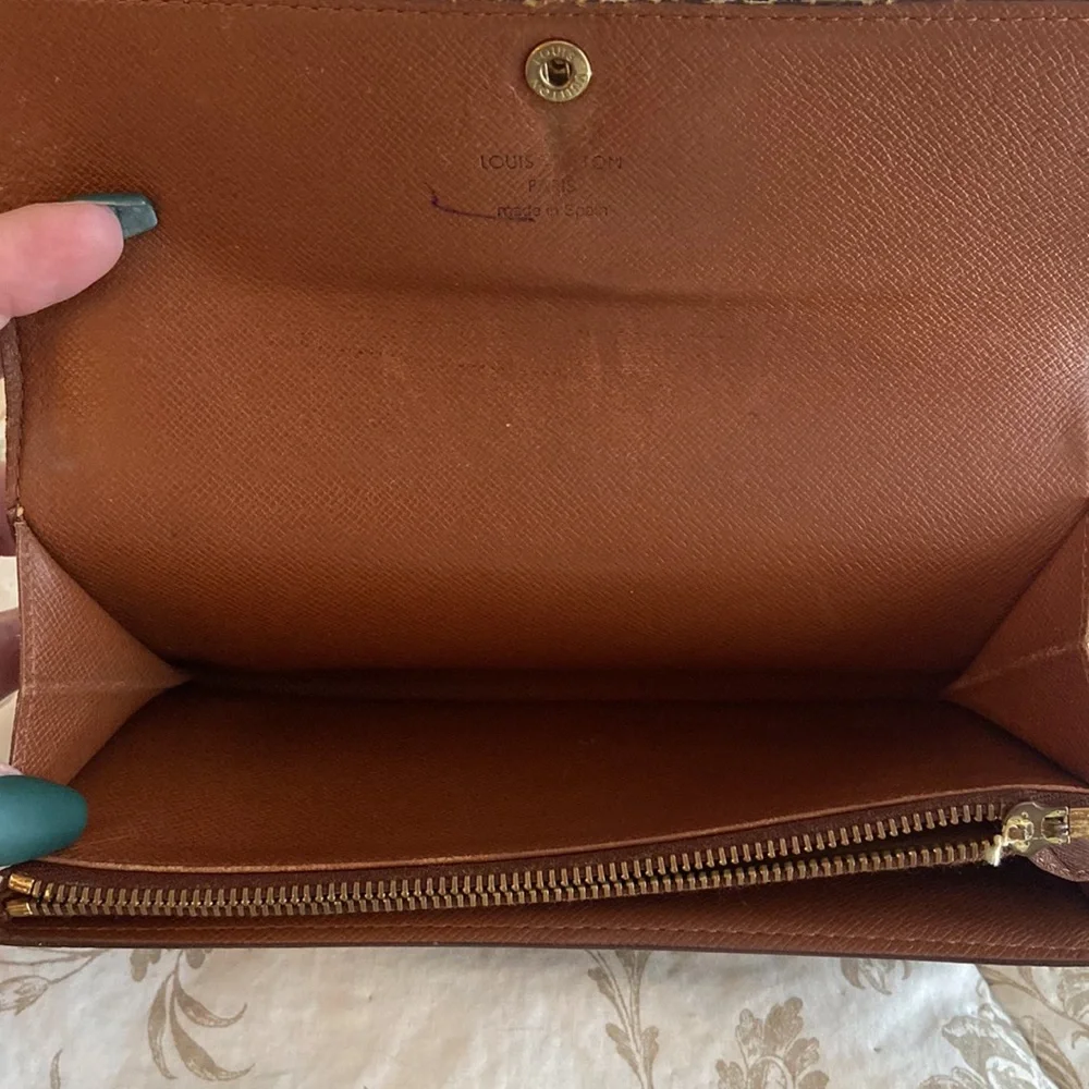 LV Monogram Sarah Wallet ~ Pre-loved Condition - Picture 11 of 14